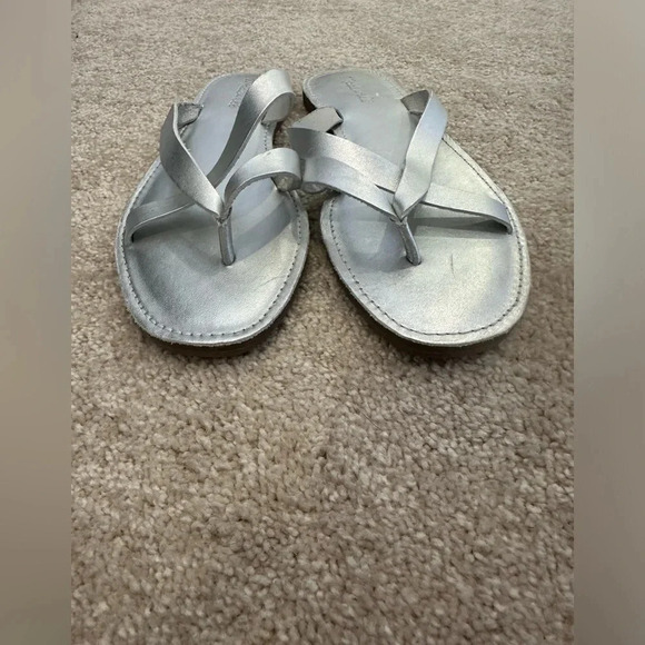 The Boardwalk Thong Sandal in Metallic Leather 10 - Picture 4 of 5